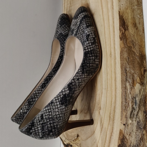 Cole Haan Grey Snake Skin Heels, Size 6B - Picture 4 of 14